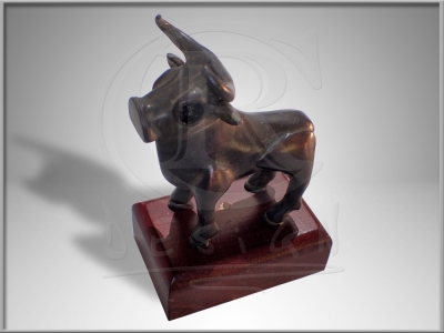 figurine bull